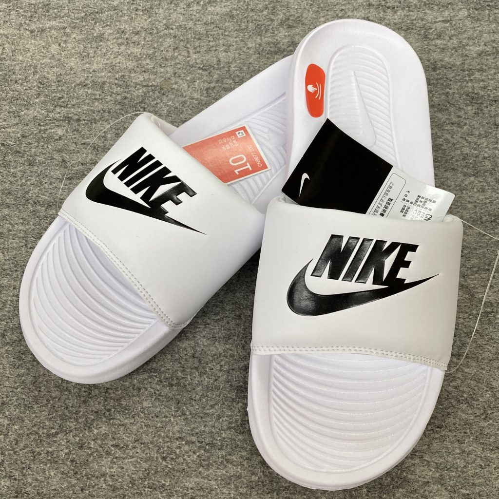 Nikeベナッシ入荷しました シマダスポーツ